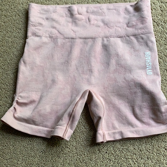 Adapt camo light pink shorts - Picture 2 of 2